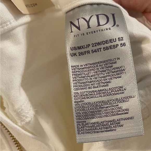 NYDJ cropped jeans, white, size 22W. Small cuff. NWT. - Picture 5 of 5